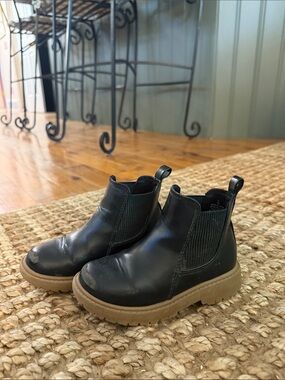 Old Navy Black Kids Chelsea Boots with Tan Soles